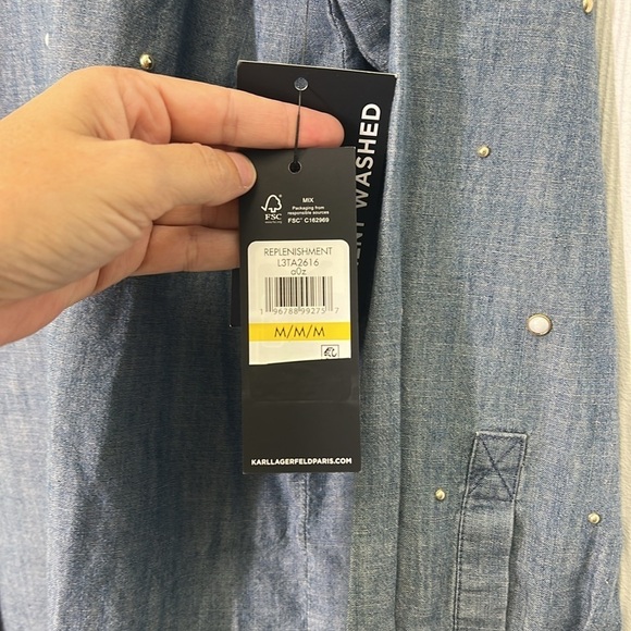 Karl Lagerfeld - NWT Imitation Pearl Blue Wash Button Down Denim Shirt Medium - Picture 10 of 16